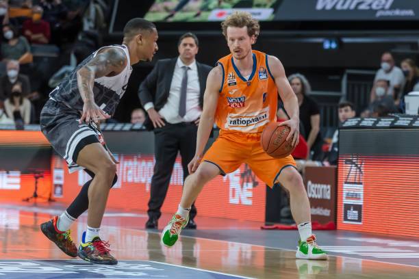 尽管纳瓦斯 尽管纳瓦斯